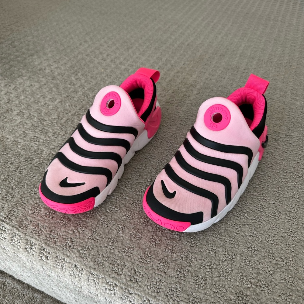 Nike Dynamo GO kids easy on/off running shoe